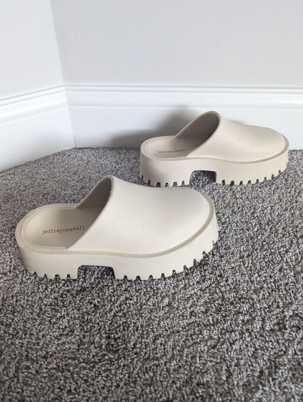 Jeffrey Campbell Clogge Platform Lug Sole Mules - Cream sz 7 - Picture 1 of 6